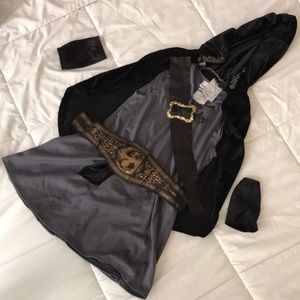 HALLOWEEN CUSTOM 🎃 HOODDED HUNTRESS⚫️